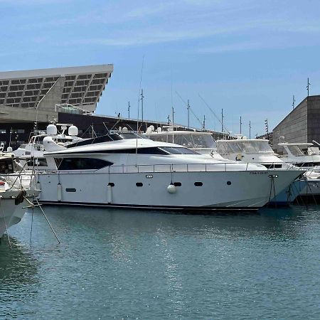 Yacht 20Metros Hotel Sant Adria de Besos Exterior photo
