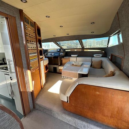 Yacht 20Metros Hotel Sant Adria de Besos Exterior photo
