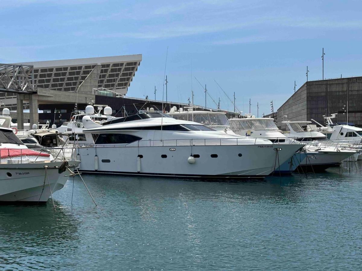 Yacht 20Metros Hotel Sant Adria de Besos Exterior photo