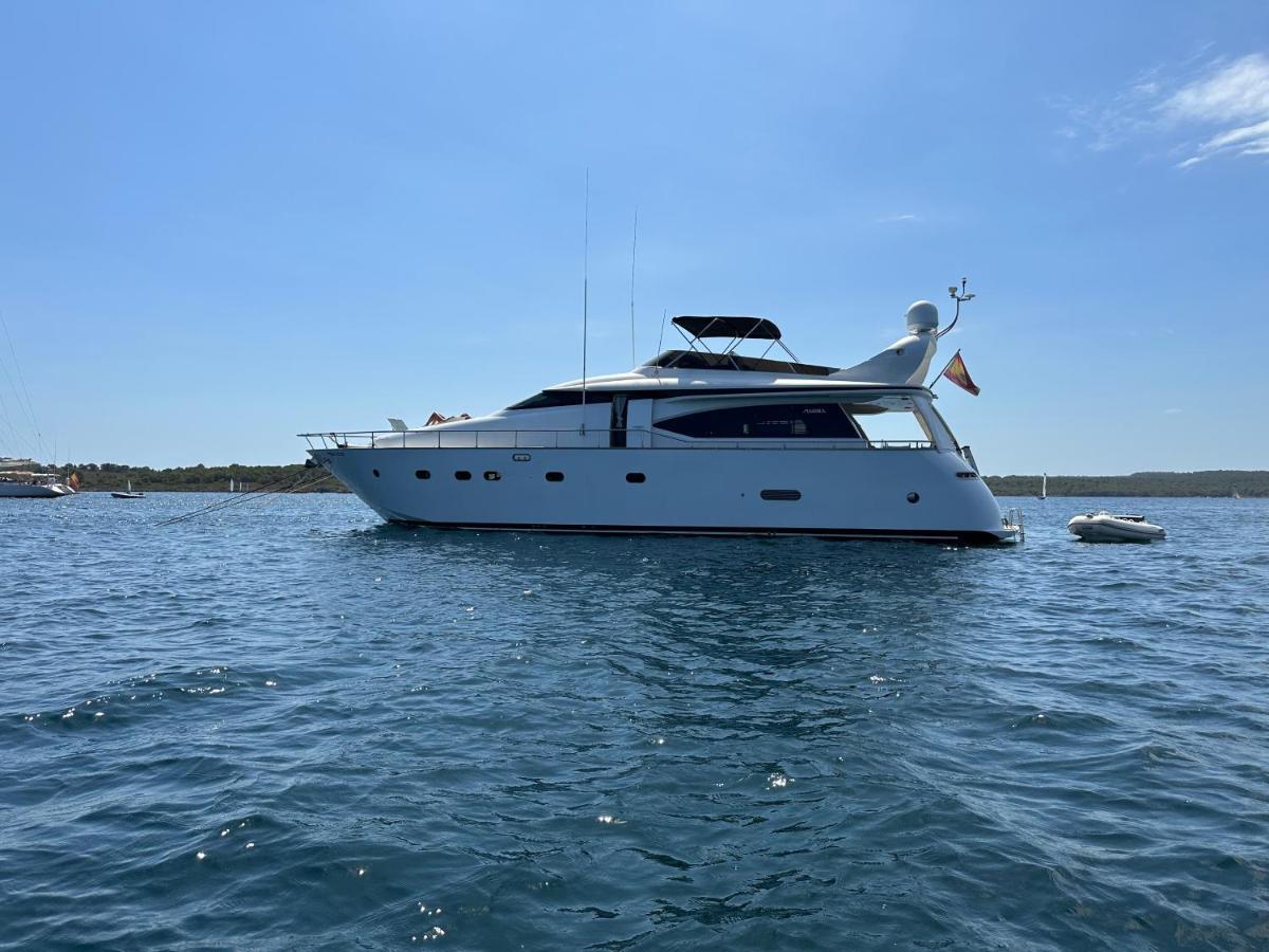 Yacht 20Metros Hotel Sant Adria de Besos Exterior photo