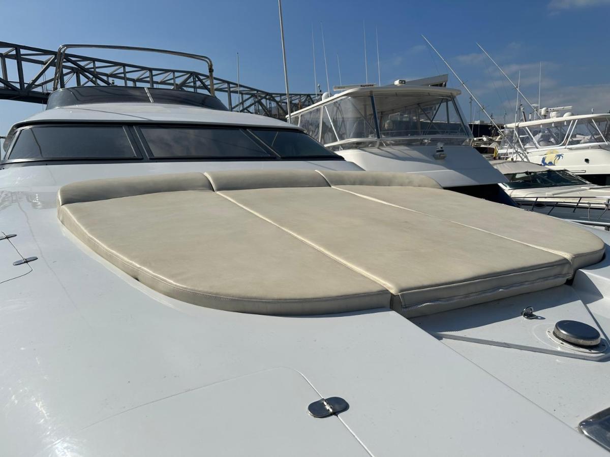 Yacht 20Metros Hotel Sant Adria de Besos Exterior photo
